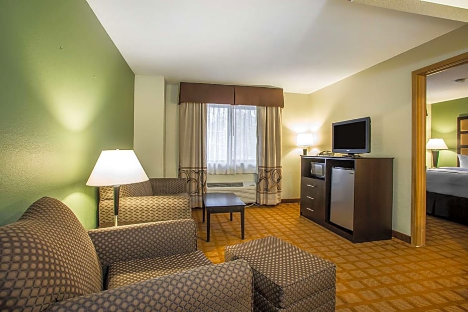 Quality Inn & Suites Marinette