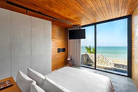 Suite with Private Pool - Beach Front