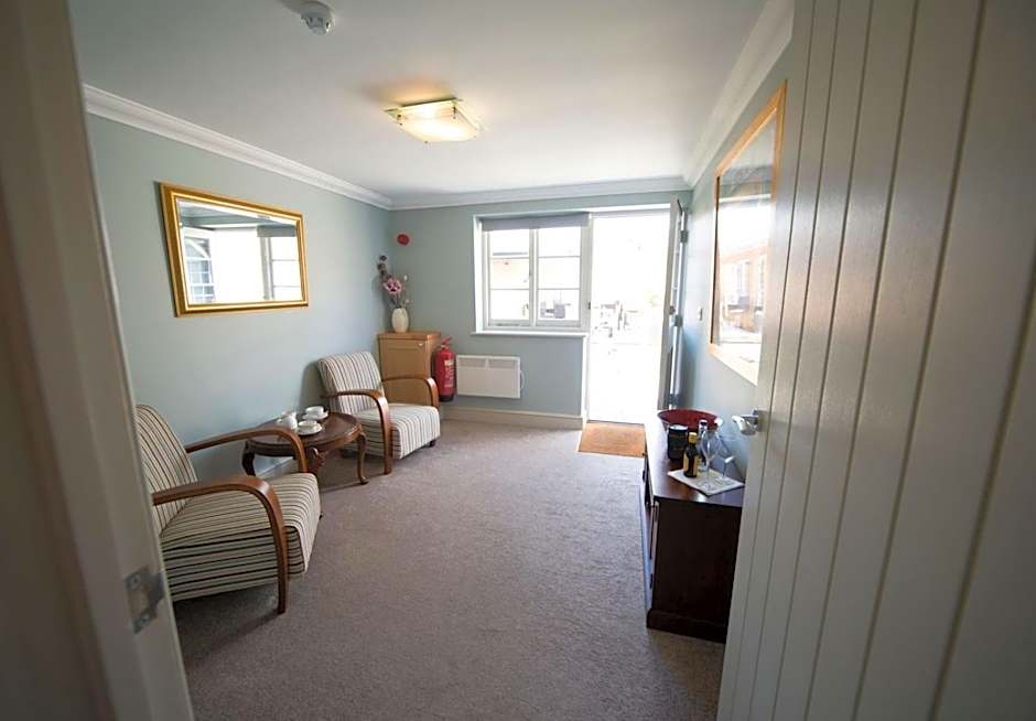 Photo 1 of 5 of 1 Bedroom Apartment, Garden View