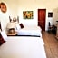 El Encanto Inn
