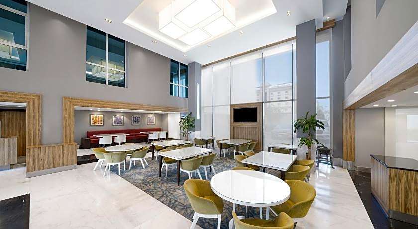 SAS Residence & Hotel, Dhahran - Formerly Radisson Blue