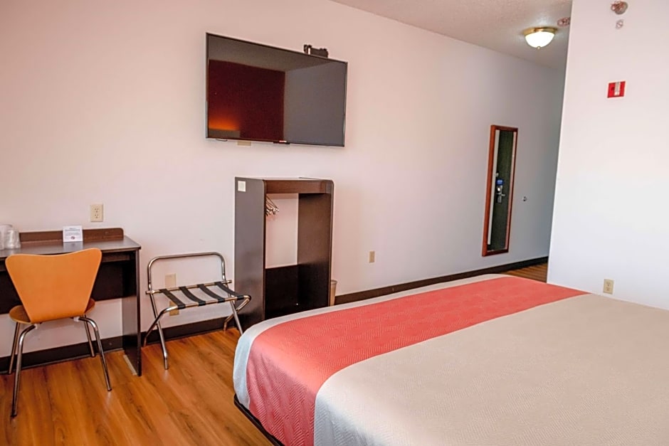Motel 6 Lincoln, NE
