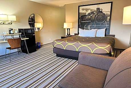 1 King Bed Deluxe Non-Smoking