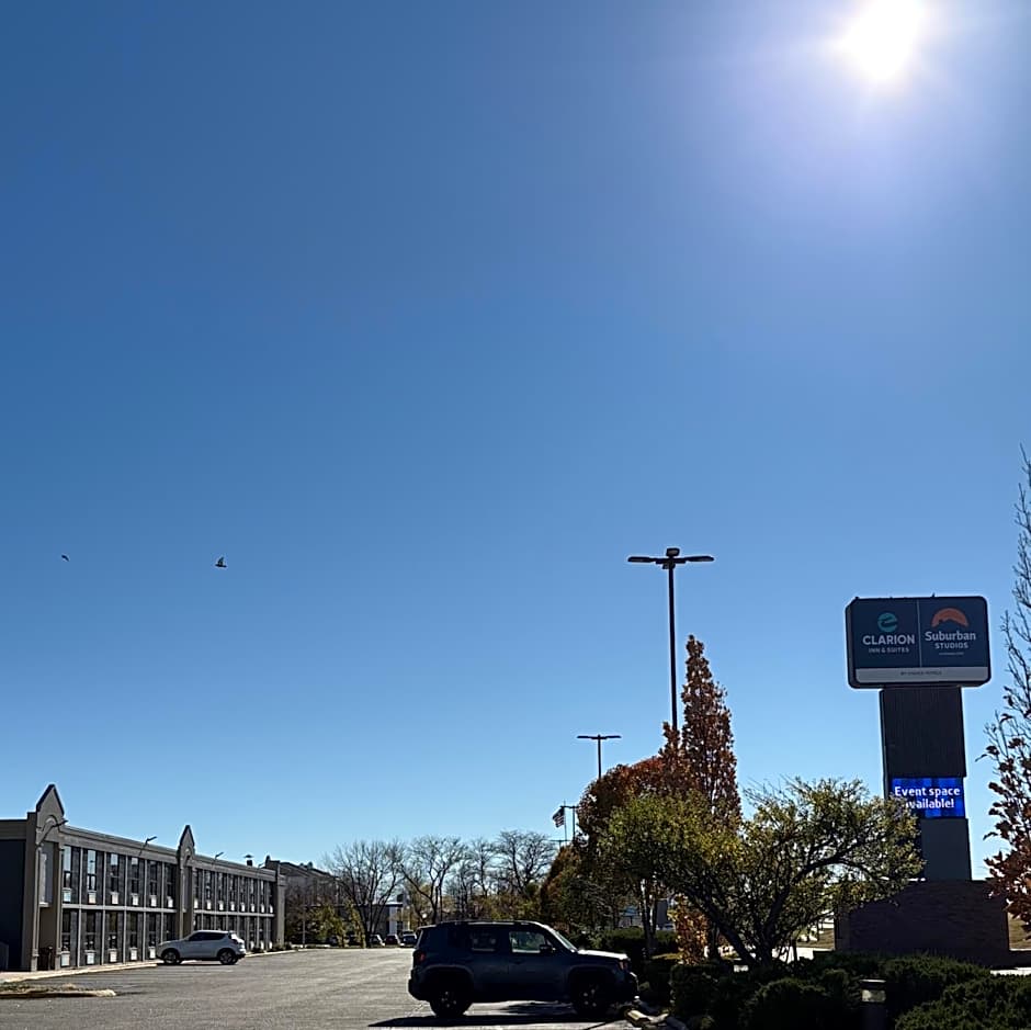 Clarion Inn & Suites and Convention Center