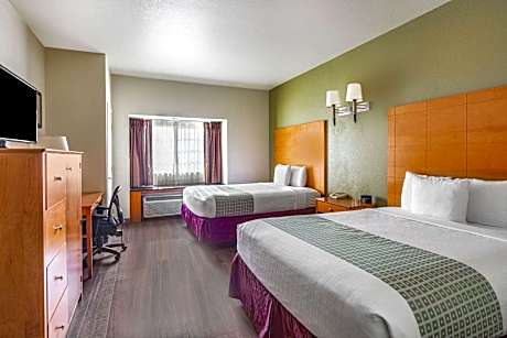 Deluxe Queen Room with Two Queen Beds, Mobility/Hearing Impaired Access and Roll-In Shower - Non-Smoking