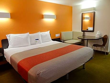 King Room - Non-Smoking