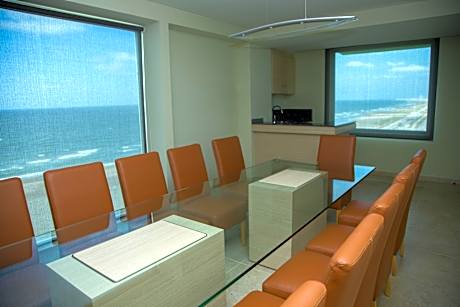 1 King Suite Oceanfront