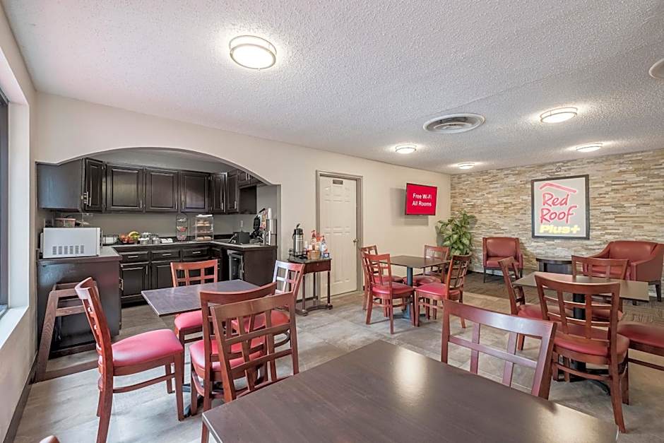 Red Roof PLUS & Suites Opelika