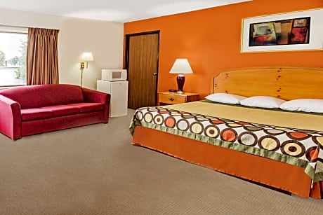 1 King Bed Suite Smoking