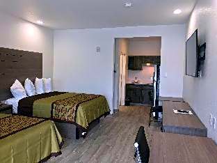 Queen Suite with Two Queen Beds and Kitchenette - Non-Smoking