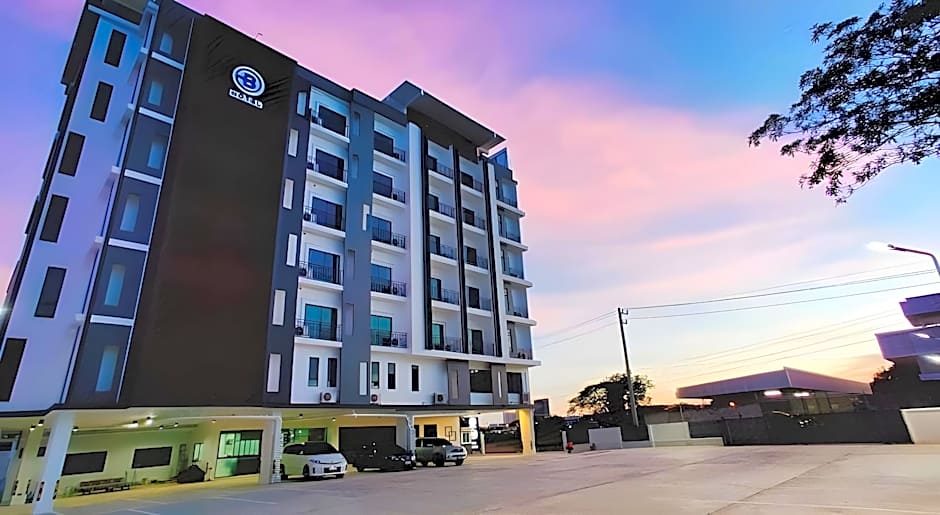 B Hotel