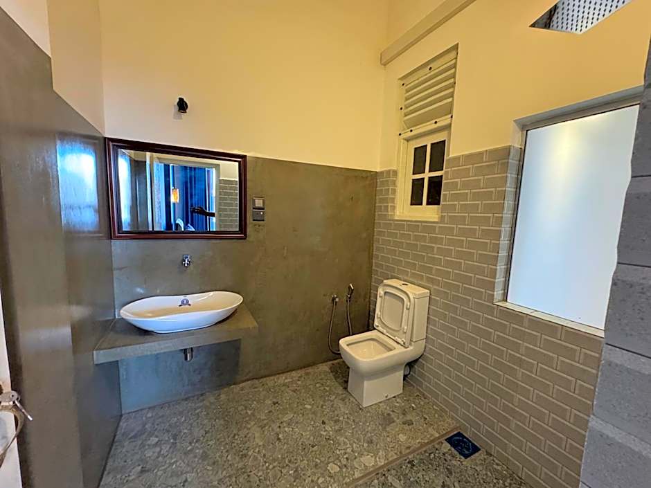 Funky Hotel – Hikkaduwa, CO