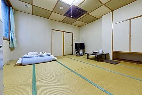 Japanese Style Family with Shared Bathroom