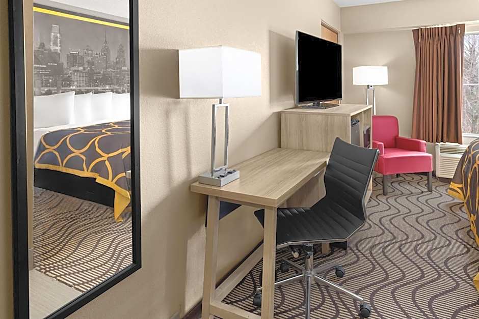 Super 8 by Wyndham Mars/Cranberry/Pittsburgh Area