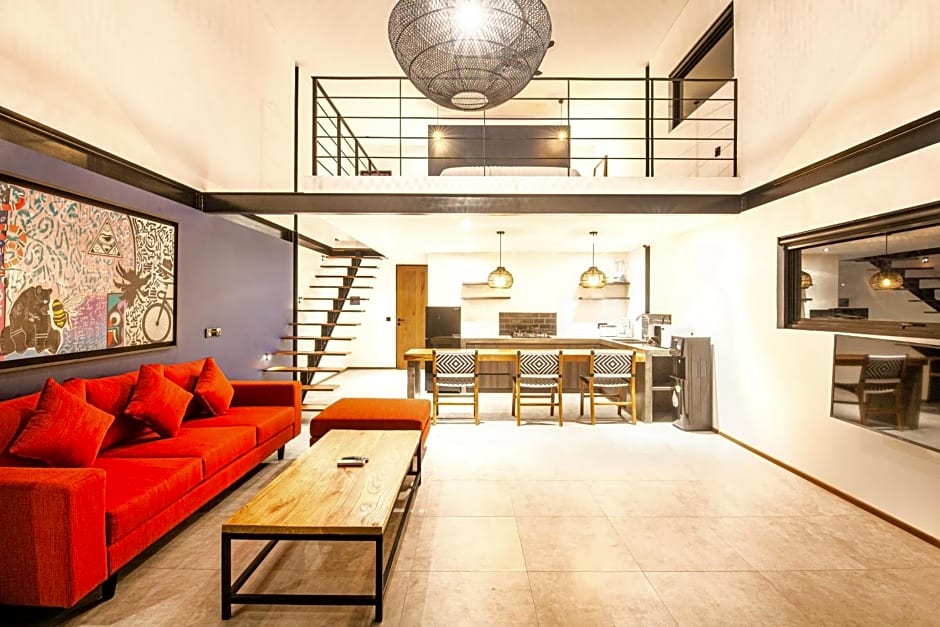 Contemporary Loft 200m From Canggu Shoreline