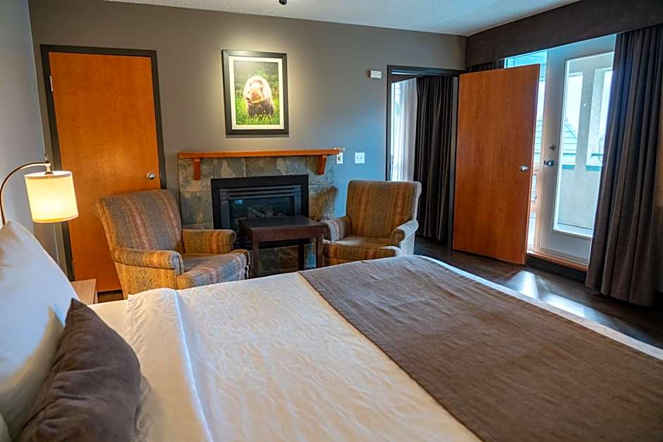 Pocaterra Inn & Waterslide