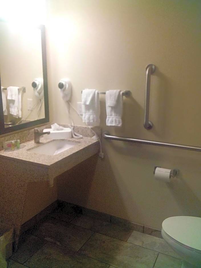 Cobblestone Hotel & Suites - Devils Lake