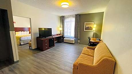 King Suite - Non-Smoking