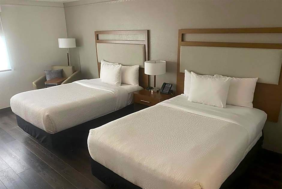La Quinta Inn & Suites by Wyndham Fort Lauderdale Cypress Creek