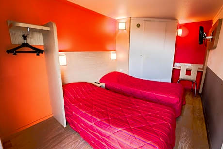 Twin Room (2 Single Beds)