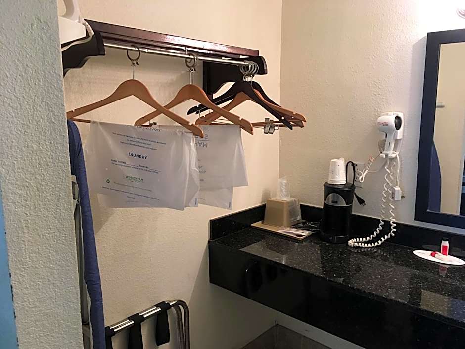 Super 8 by Wyndham Augusta