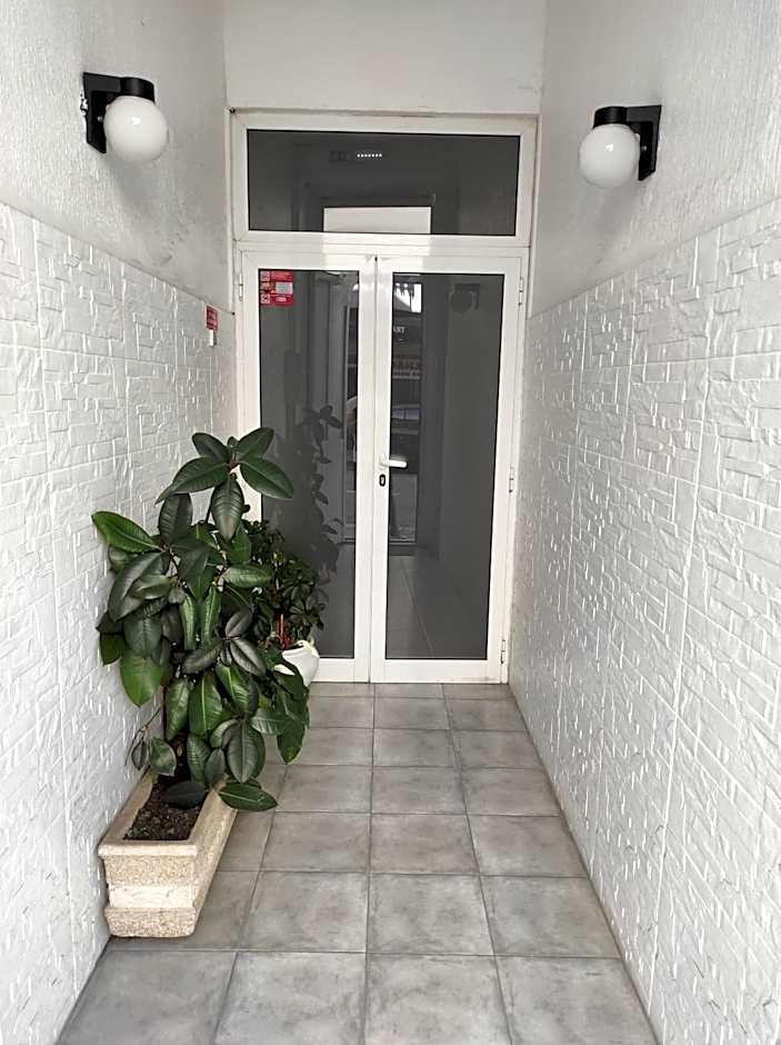 Lira Guest House B&B