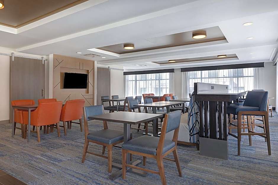 Holiday Inn Express & Suites Kansas City KU Medical Center By IHG
