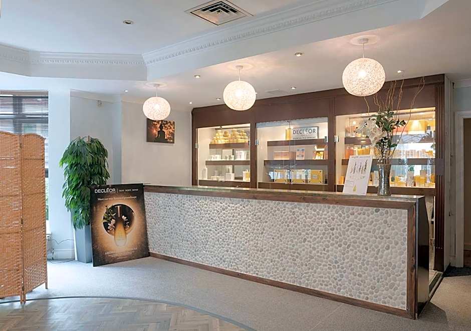 Hogs Back Hotel & Spa