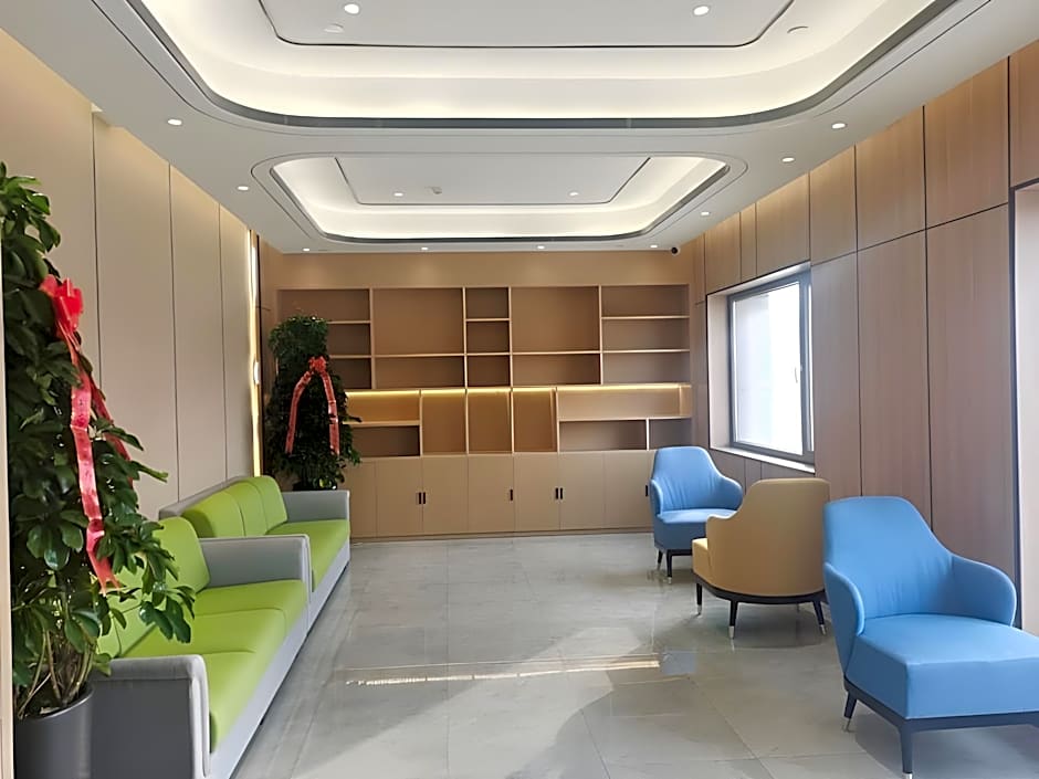 Green Tree Inn Urumqi San'gong Metro Station Exit