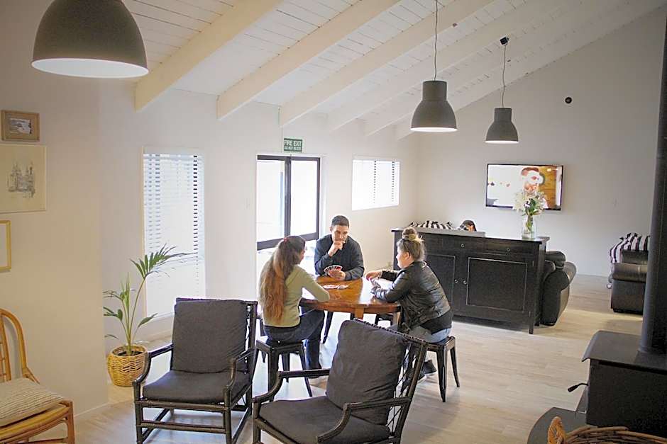 Hugo & Carters Backpackers & Motel