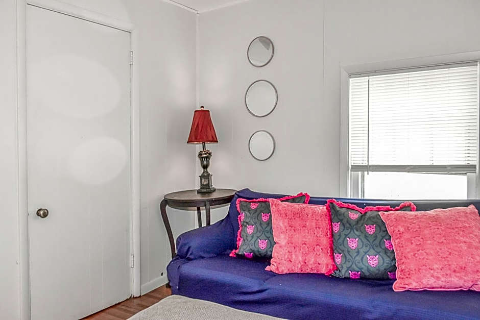 Walk To Parks, Dining & Lake! Game Room! Hot Tub!