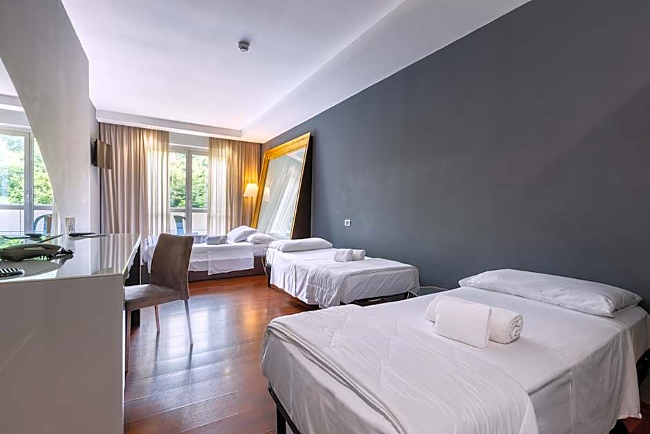 Aston Hotel