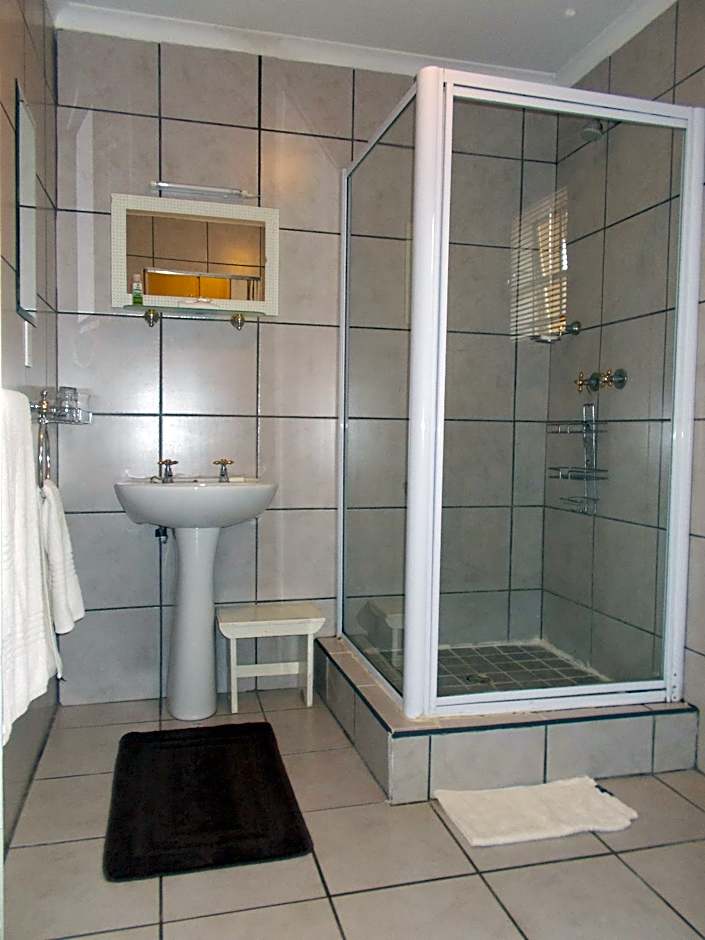 Shamrock Arms Guest Lodge