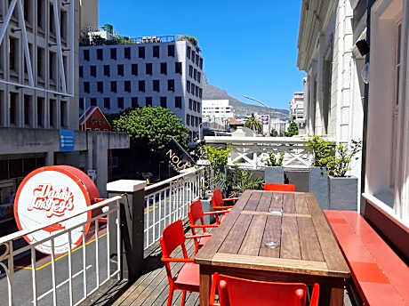 Daddy Long Legs Art Hotel