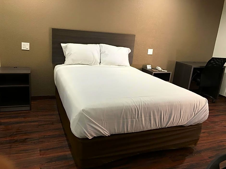 Baymont by Wyndham Bakersfield