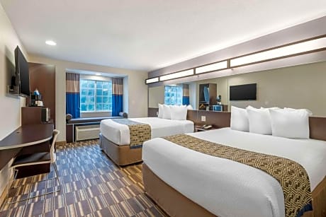Queen Room with Two Queen Beds and Bath Tub - Mobility/Hearing Accessible - Non-Smoking