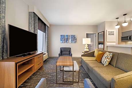 Non-Smoking Larger King Suite