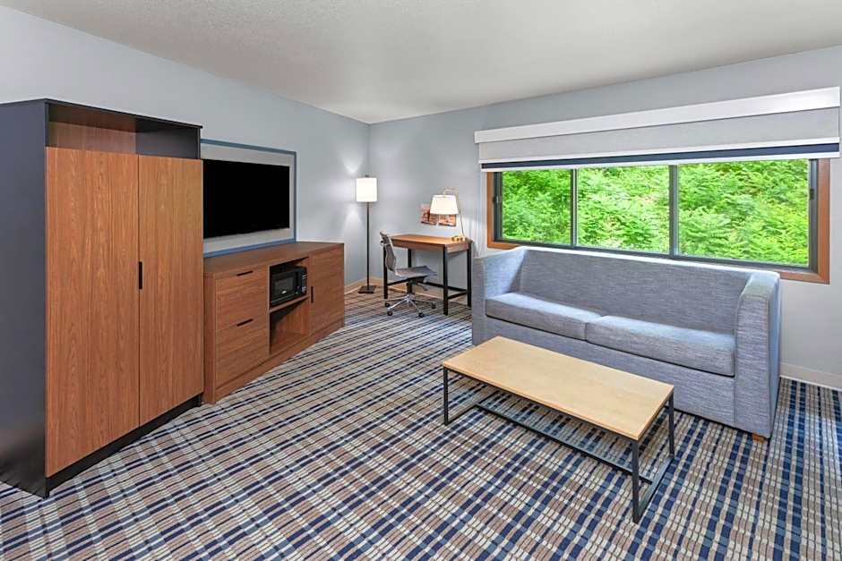 AmericInn by Wyndham West Salem