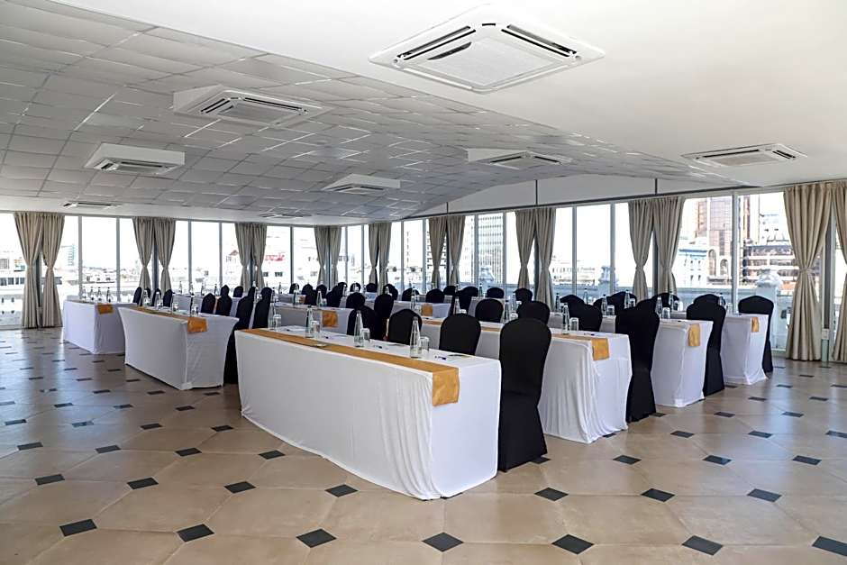 Sentrim Castle Royal Hotel