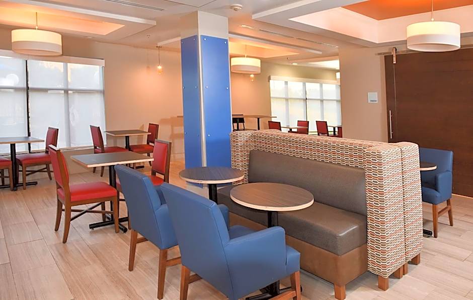 Holiday Inn Express Hotel & Suites Selma By IHG