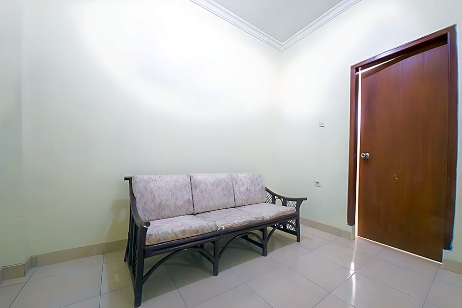 RedDoorz near Nusa Cendana University