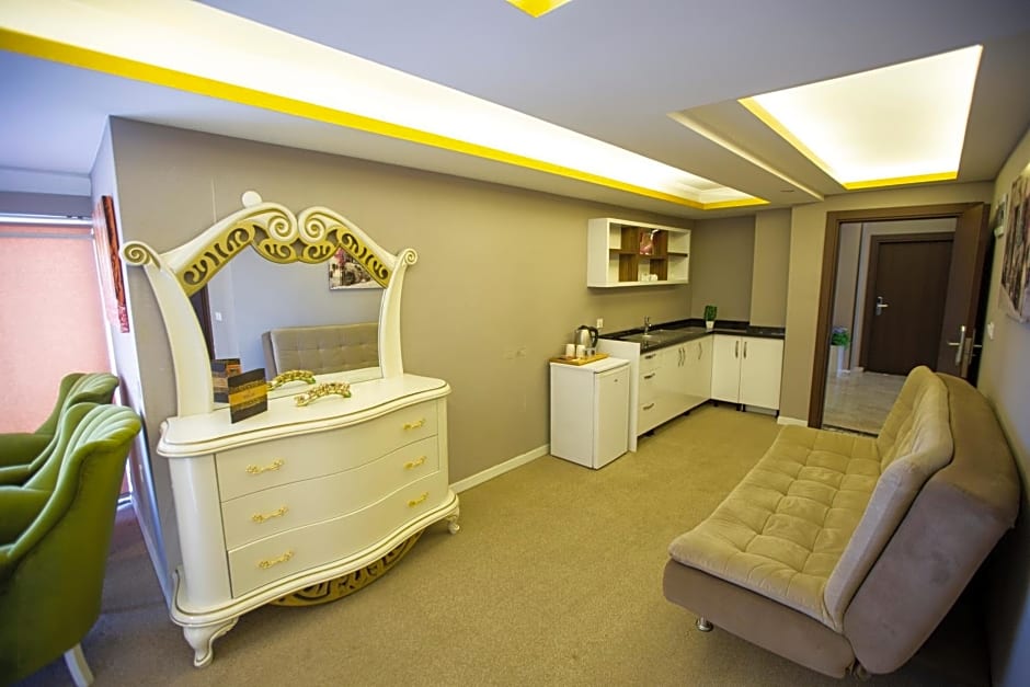 Royal Life Exclusive