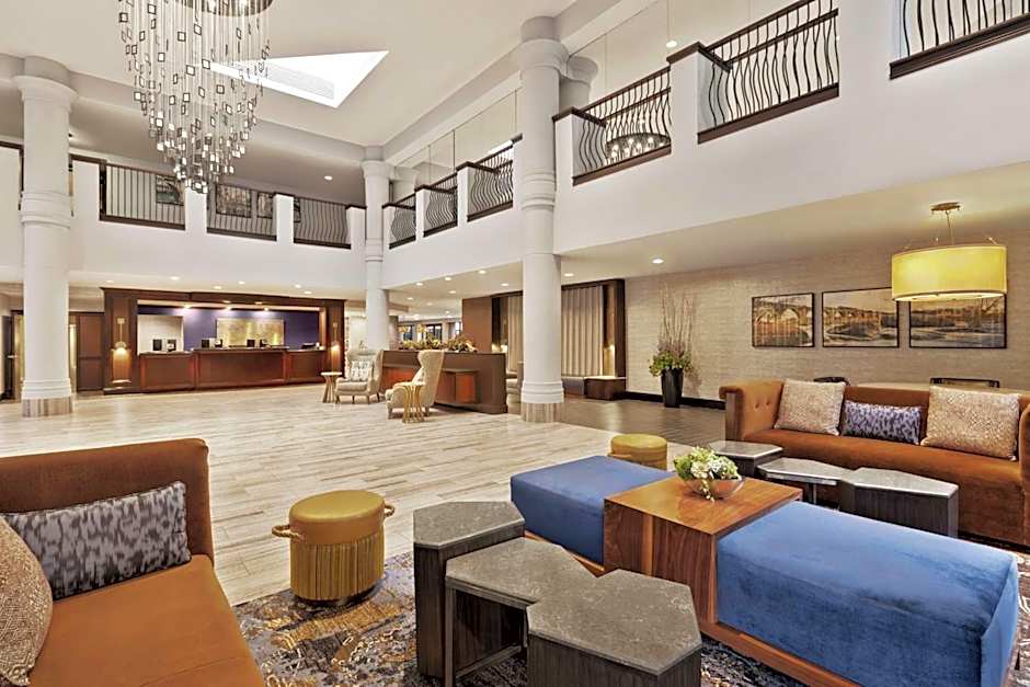 DoubleTree by Hilton McLean Tysons