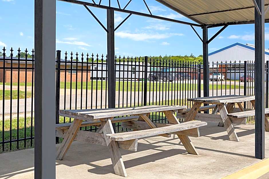 Days Inn by Wyndham Demopolis