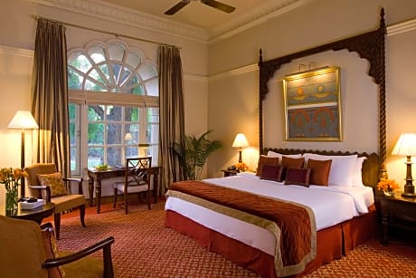06Luxury Room Garden View Twin Bed