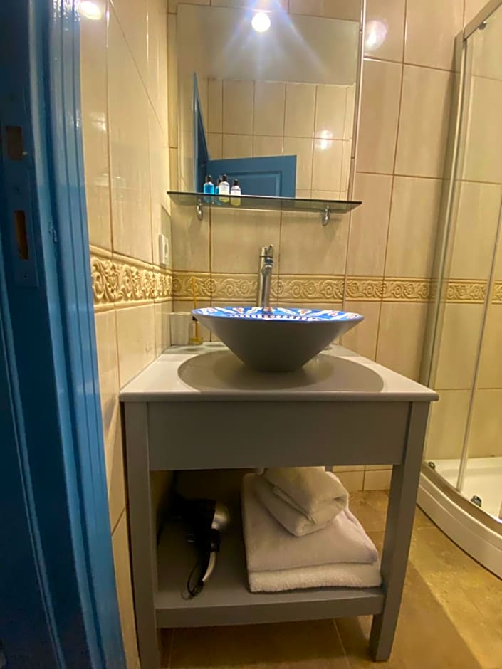 Çakir Bey Hotel