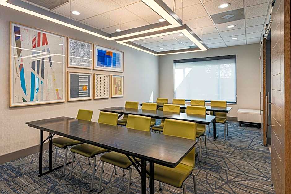 Holiday Inn Express & Suites Buford NE - Lake Lanier by IHG