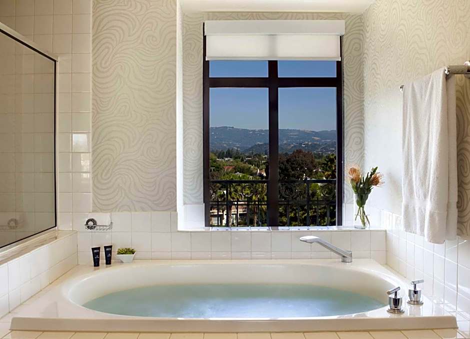 Juniper Hotel Cupertino, Curio Collection By Hilton