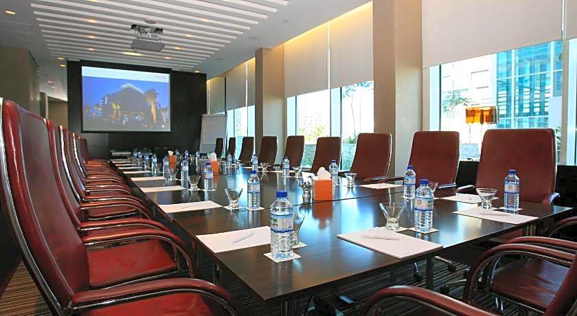 Yas Plaza Circuit by IHG