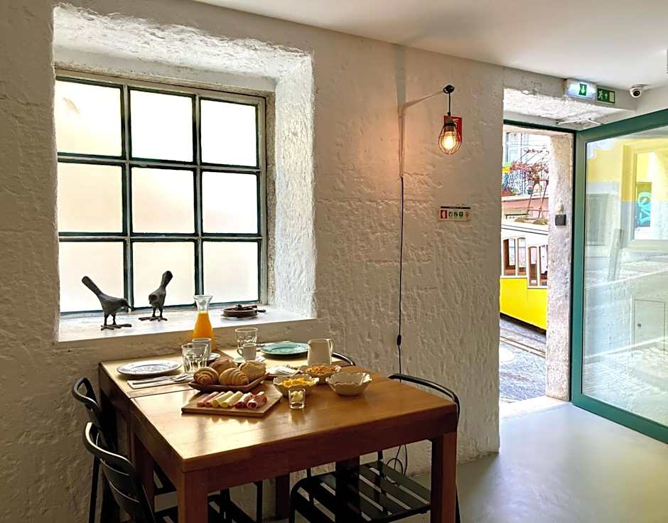 Santa Bica Eat Drink & Sleep